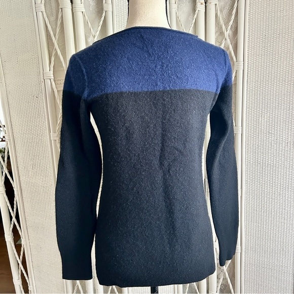Club Monaco Sweater Cashmere Pullover Blue and Black Colorblock FLAWS size Small - Picture 8 of 16